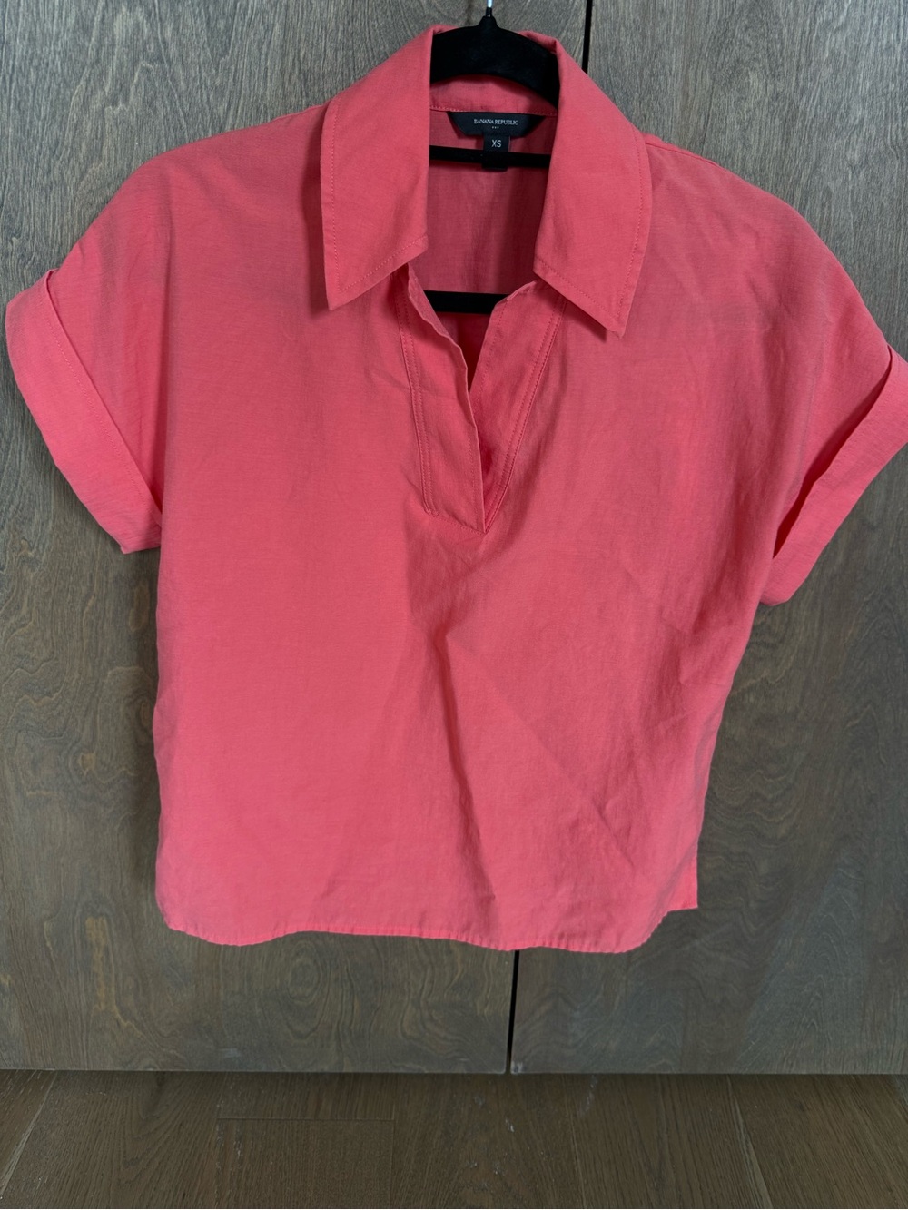 Banana Republic Crisp Coral collared Shirt XS